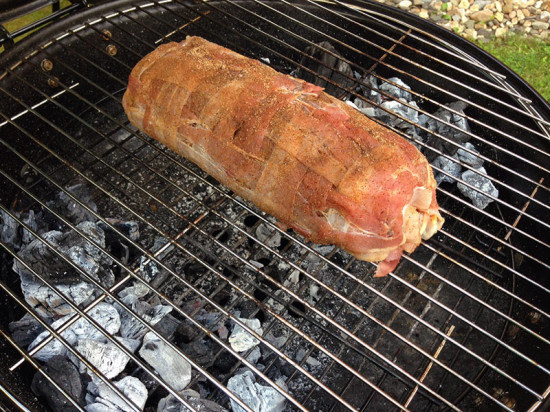 Bacon Bomb auf dem Grill