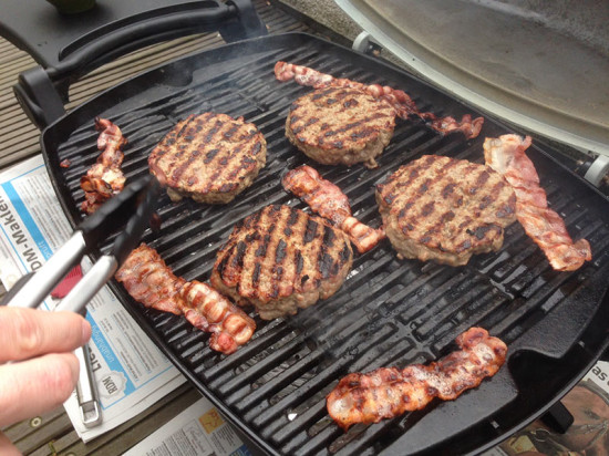 Burger-Patties und Bacon