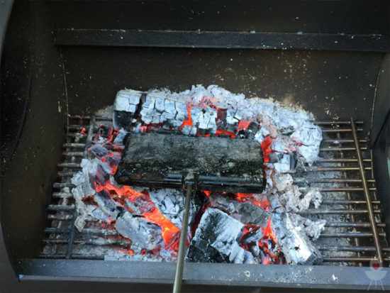 Petromax Waffeleisen in der Smoker-Seitenbox