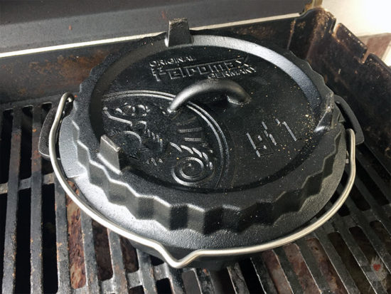 Petromax Gugelhupfform gf1 auf Grillrost