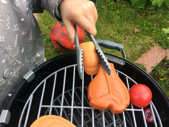 Weber Spielzeuggrill wenden