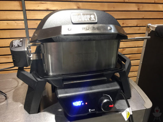 Weber Pulse Elektrogrill mit Grillspieß