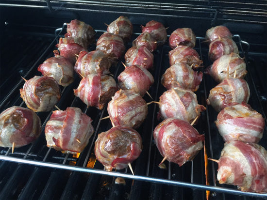 Moink Balls auf dem Grill