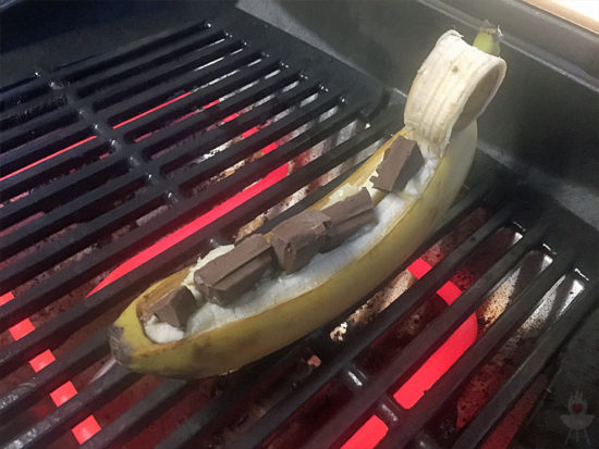 Schokobanane vom Grill auf Grillrost