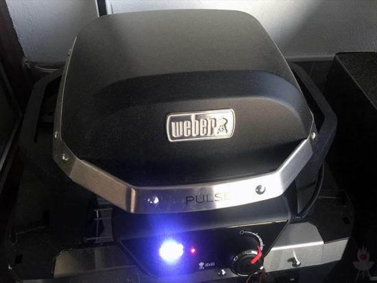 Weber PULSE 1000 - Deckel zu - indirekte Grillen