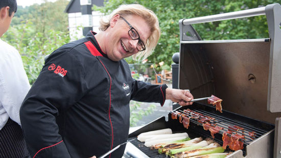 Andreas Rummel grillt