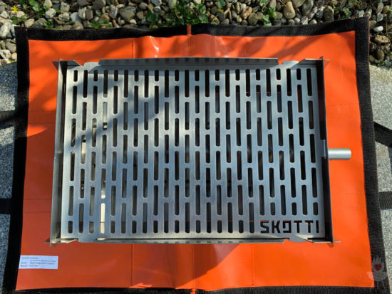 Skotti-Grill - Tasche als Unterlage