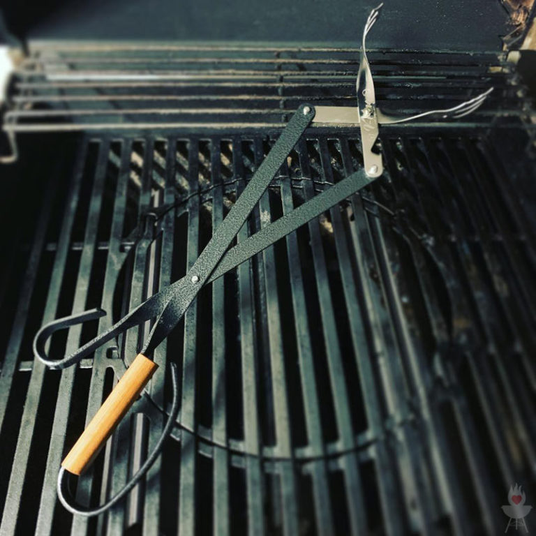 V-Tong Grillzange 51 Cm - Starke BBQ Zange Mit Fleischdorn & Flaschenöffner