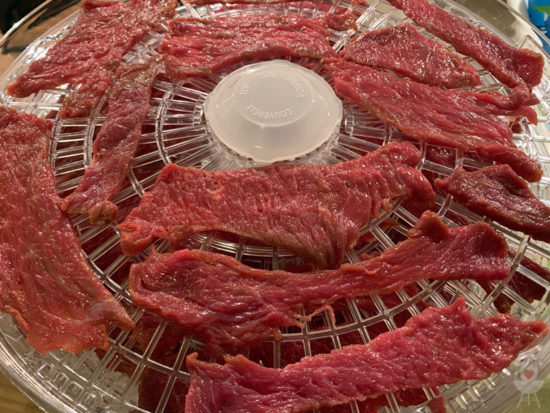 Beef Jerky/Trockenfleisch verteilt